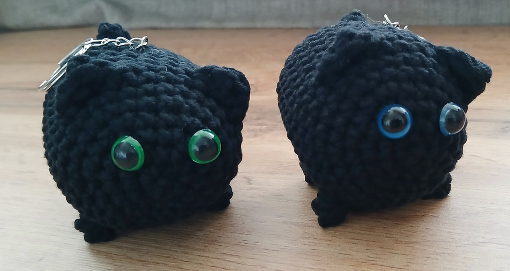 Two black cats keychains 