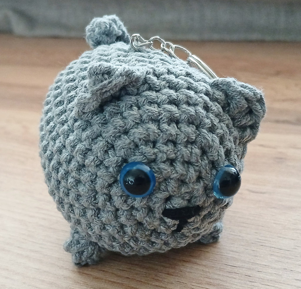 Chunky cat keychain with blue eyes
