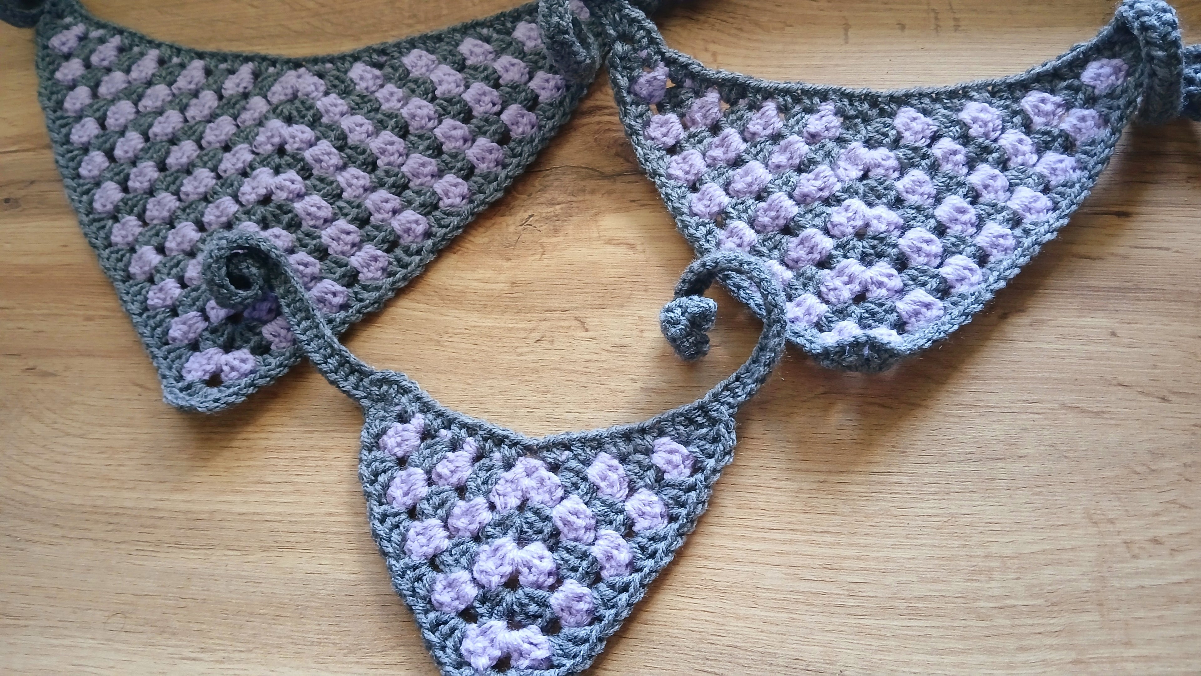 Dog bandanas in dark gray and very light, lilac pink 