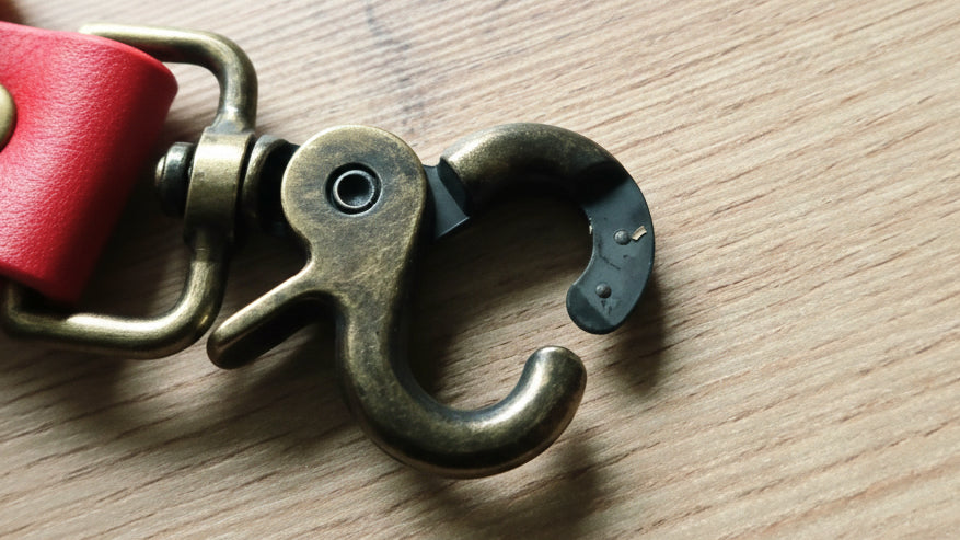 Handgemaakte hondenuitlaatset: Biothane hondenriem en halsband met gehaakte hondenbandana in rood