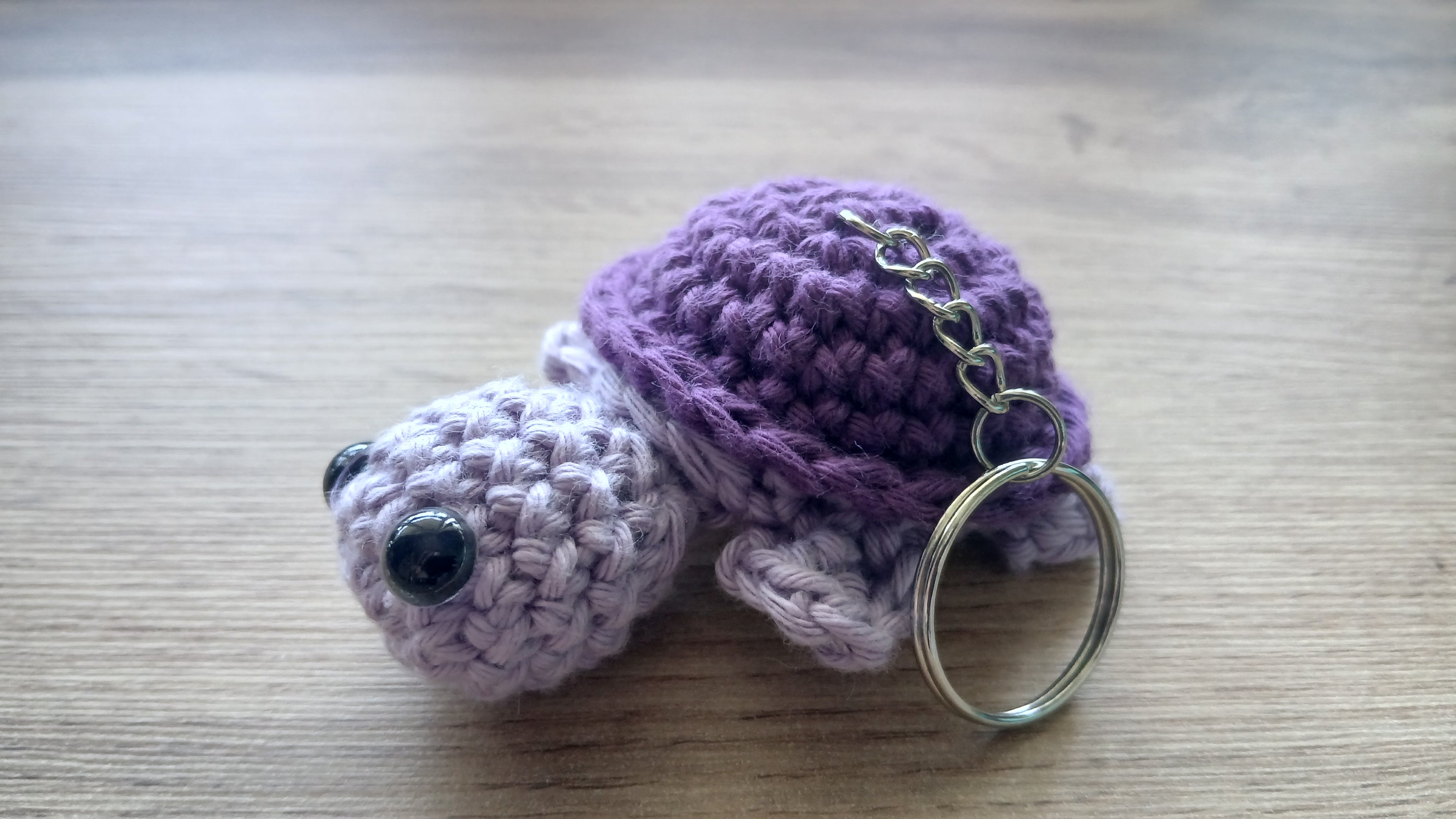 Sleutelhanger met schildpad, gehaakte schildpadhanger met rits, handgemaakte schildpadsleutelhanger in groen, blauw en paars