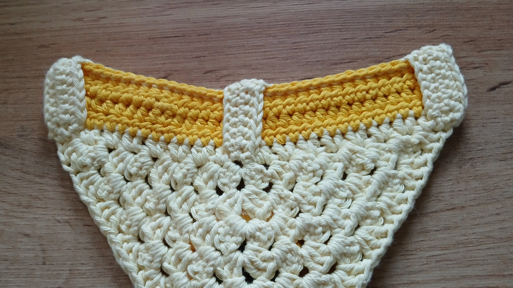 Back of crochet dog bandana, showing buckles that go over the collar