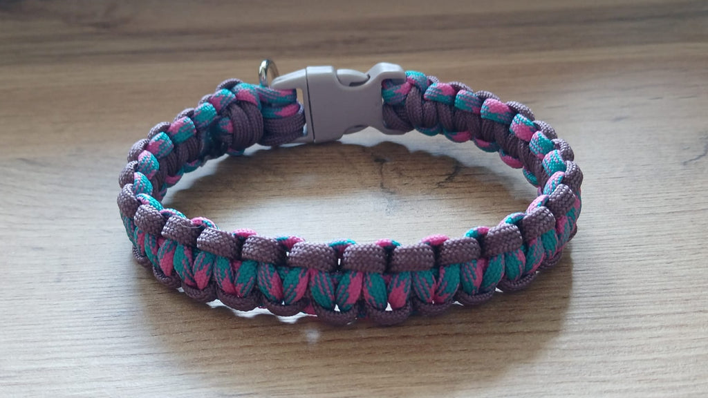 Paracord dog collar