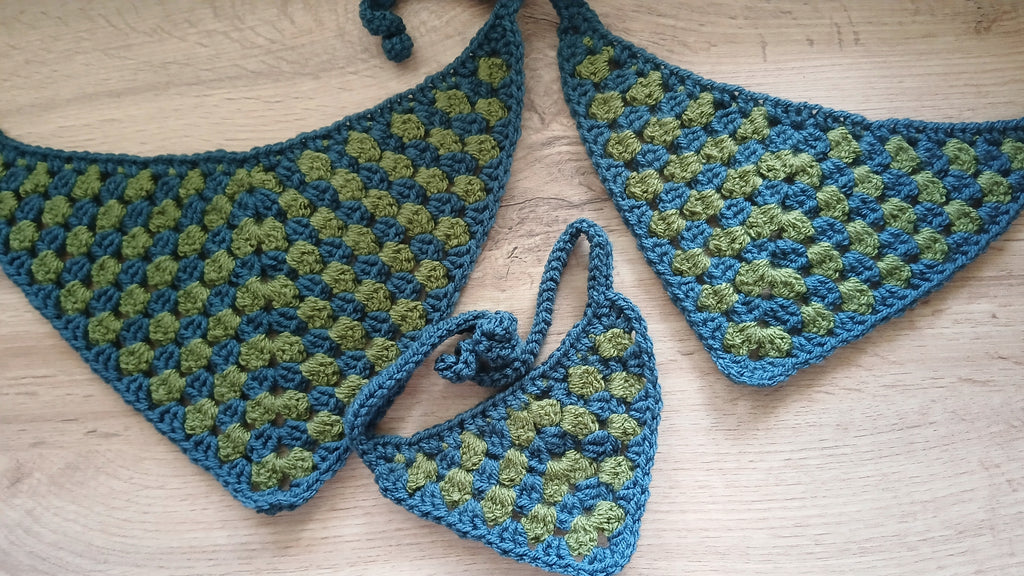 Dog bandanas in three different sizes, from XS to L 