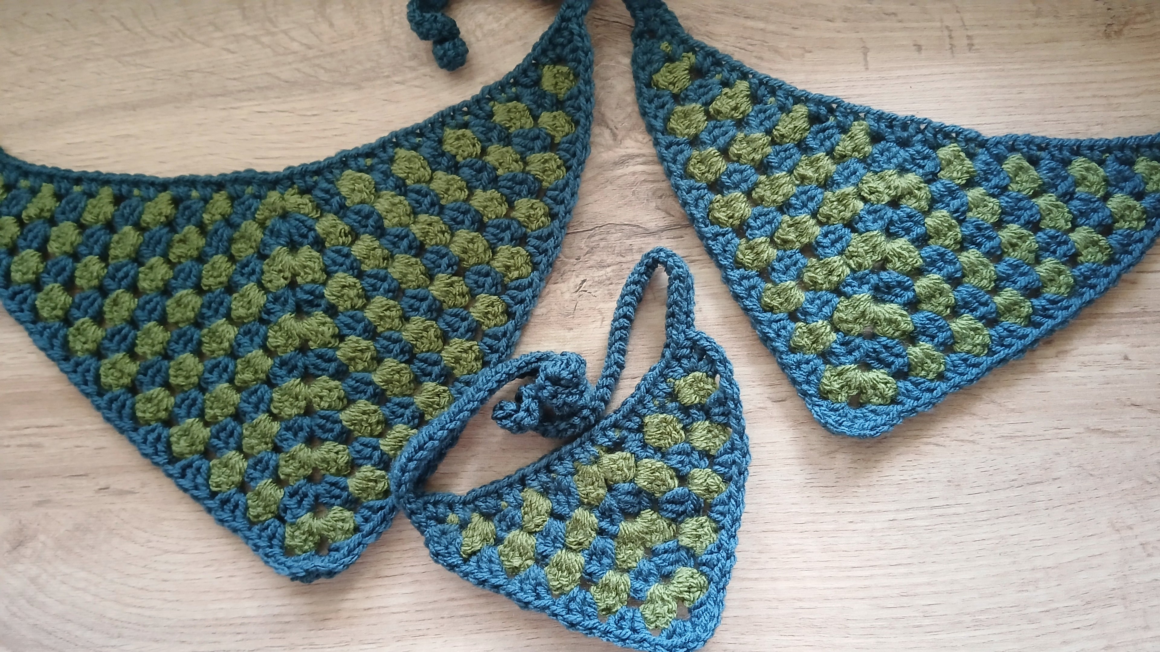 Dog bandanas in three different sizes, from XS to L 