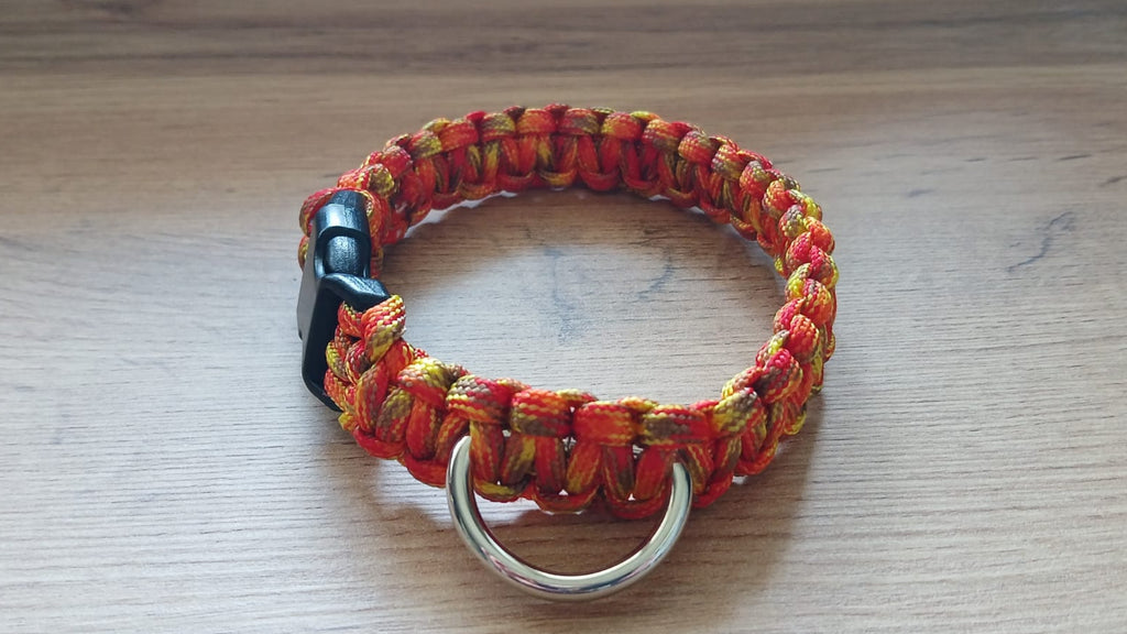 Dog collar with orange and red pattern
