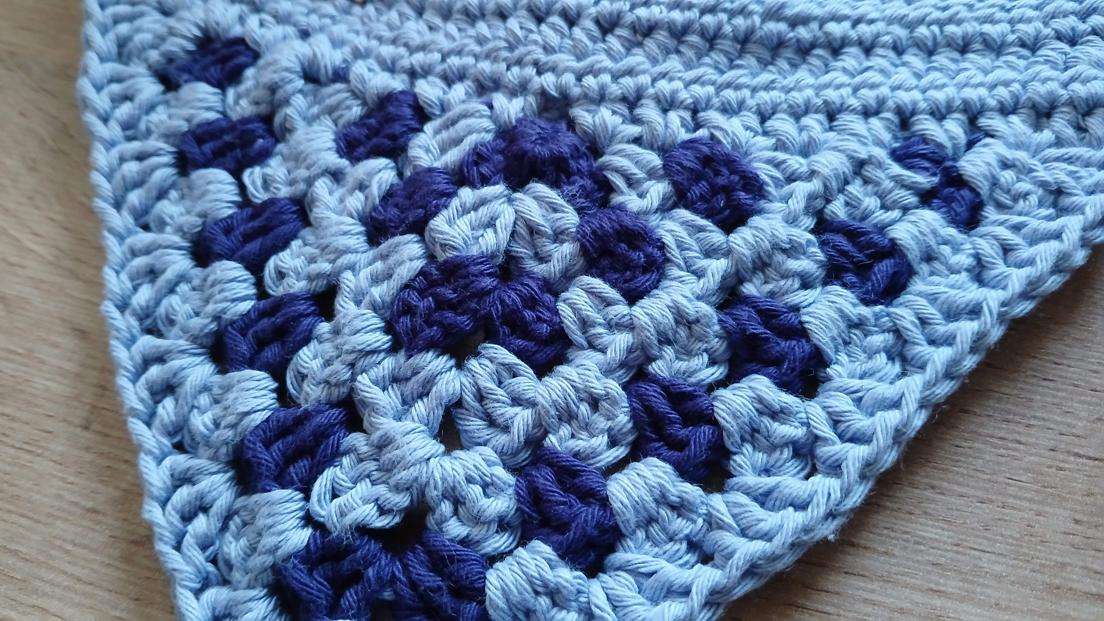 Kleine hondenbandana, gehaakte hondensjaal, katoenen bandana die over de halsband geschoven kan worden - lavendel en donkerblauw