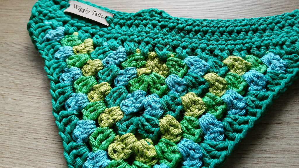 Kleines grünes Hundehalstuch, gehäkelter Hundeschal, Baumwollhalstuch zum Überziehen über das Halsband