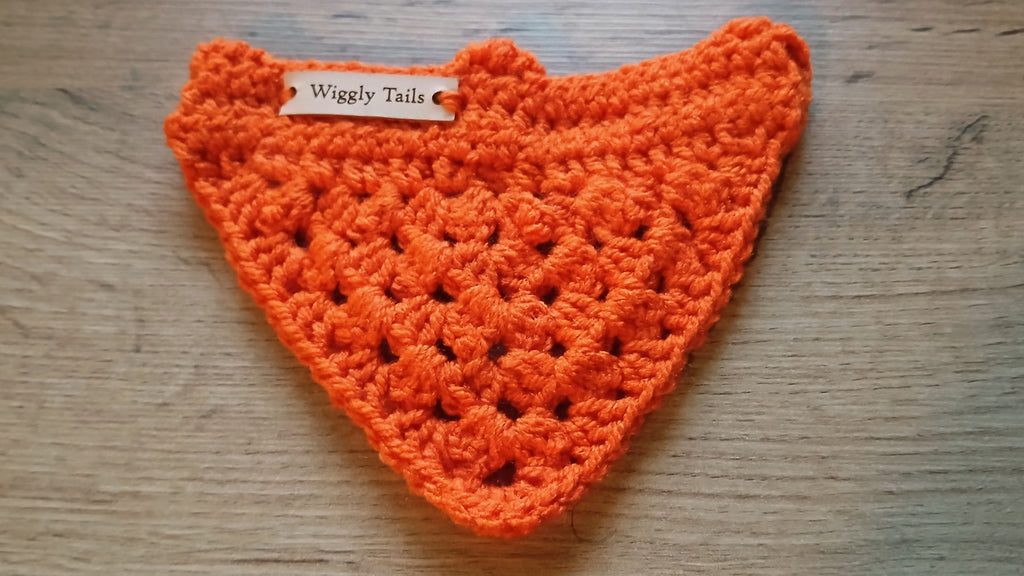 Extra kleine feloranje hondenbandana, om over de halsband te schuiven - Koningsdag Special
