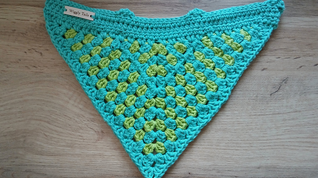 Großes türkis- und limettengrünes Hundehalstuch, gehäkelter Hundeschal, Baumwollhalstuch zum Überziehen über das Halsband