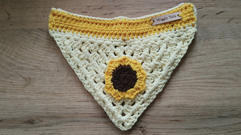Kleine hondenbandana, gehaakte hondensjaal, om over de halsband te schuiven, 100% katoenen bandana - Zonnebloem