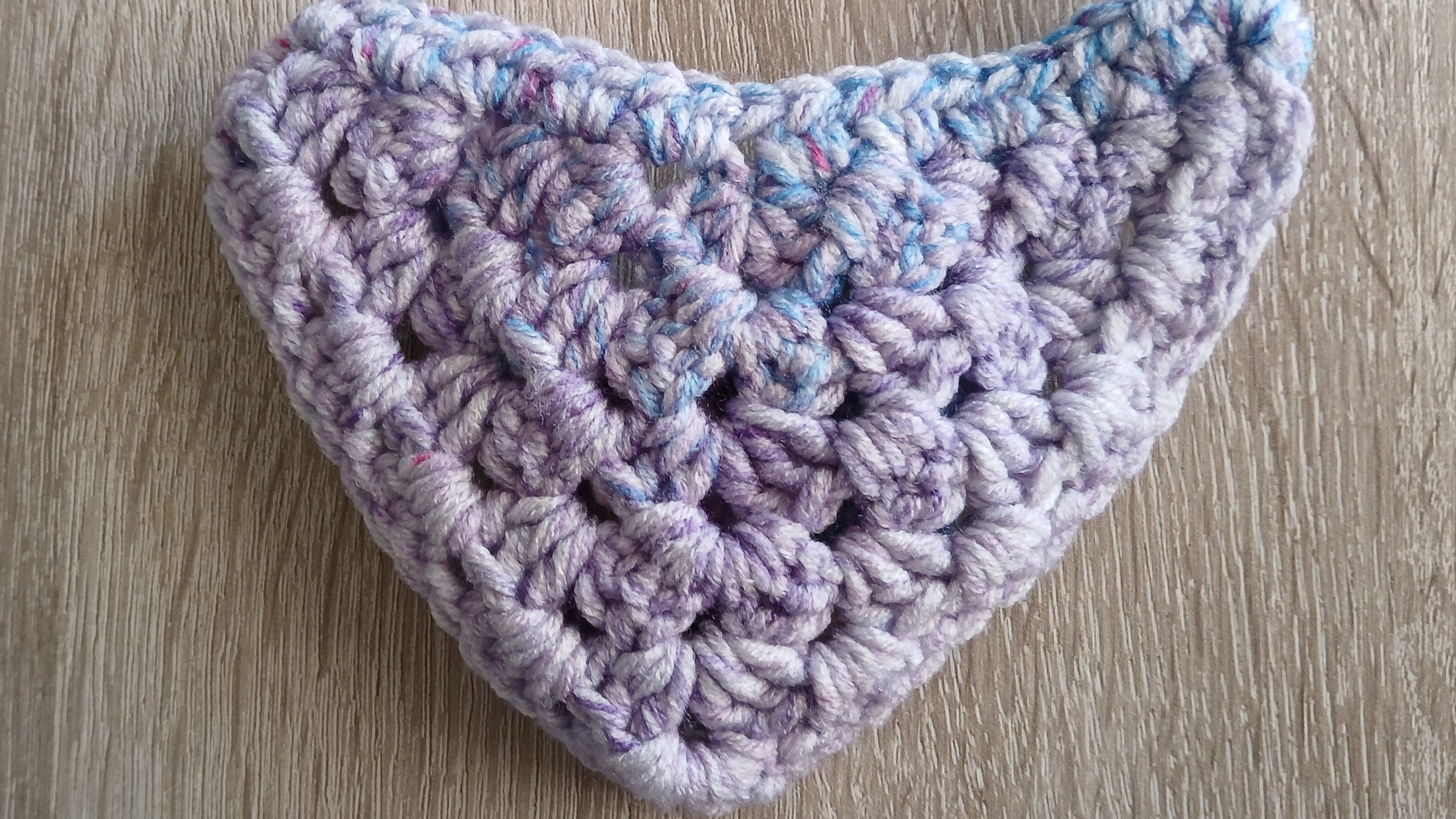 Gehaakte hondenbandana in lavendel- en ijsblauw - Maat XS-XL